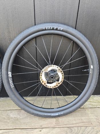 Used Dt Swiss GR 1600 SPLINE db 25 12/142 mm Shimano 2025 bike — image 2 of 11