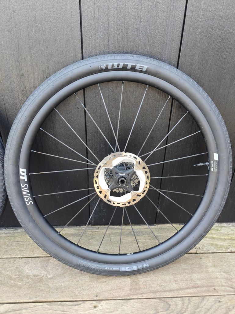 Used Dt Swiss GR 1600 SPLINE db 25 12/142 mm Shimano 2025 bike — image 2 of 11