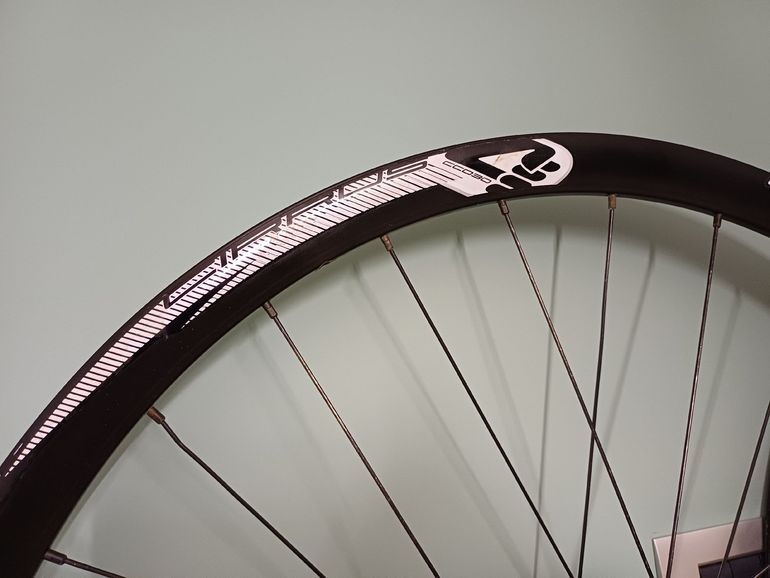 Used cirrus Forza 4 Cc030 100 135 Qr Handbuilt Cassetta Shimano bike — image 3 of 7