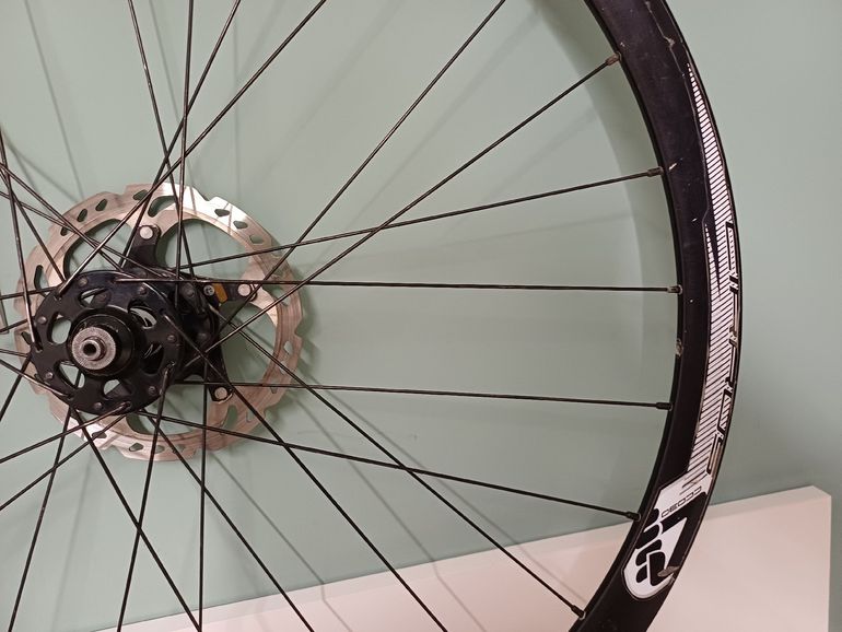 Used cirrus Forza 4 Cc030 100 135 Qr Handbuilt Cassetta Shimano bike — image 2 of 7