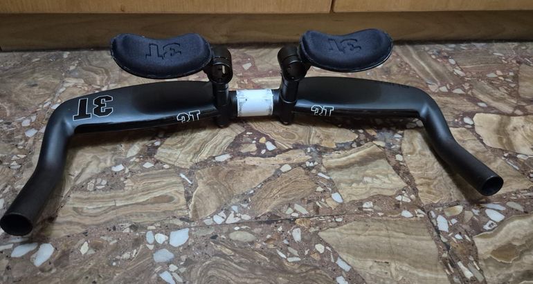 Used 3T Aura Pro Carbon TT Triathlon Aero Base Bar Handlebar Stealth 42cm bike — image 1 of 9