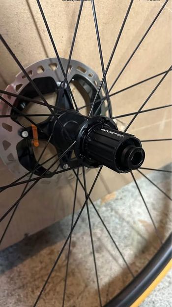 Used Dt Swiss PRC 1100 DICUT Mon Chasseral db 24 12/142 mm Shimano bike — image 2 of 3