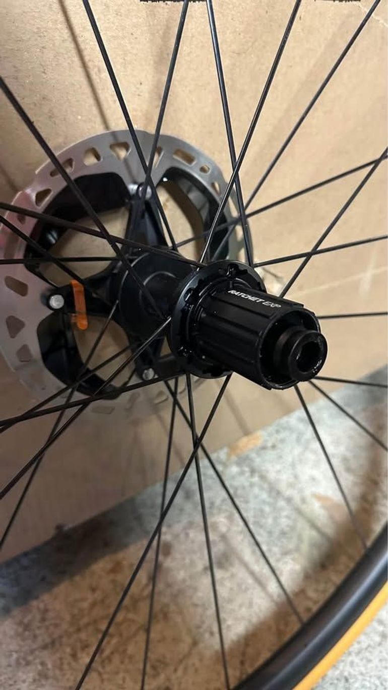 Used Dt Swiss PRC 1100 DICUT Mon Chasseral db 24 12/142 mm Shimano bike — image 2 of 3