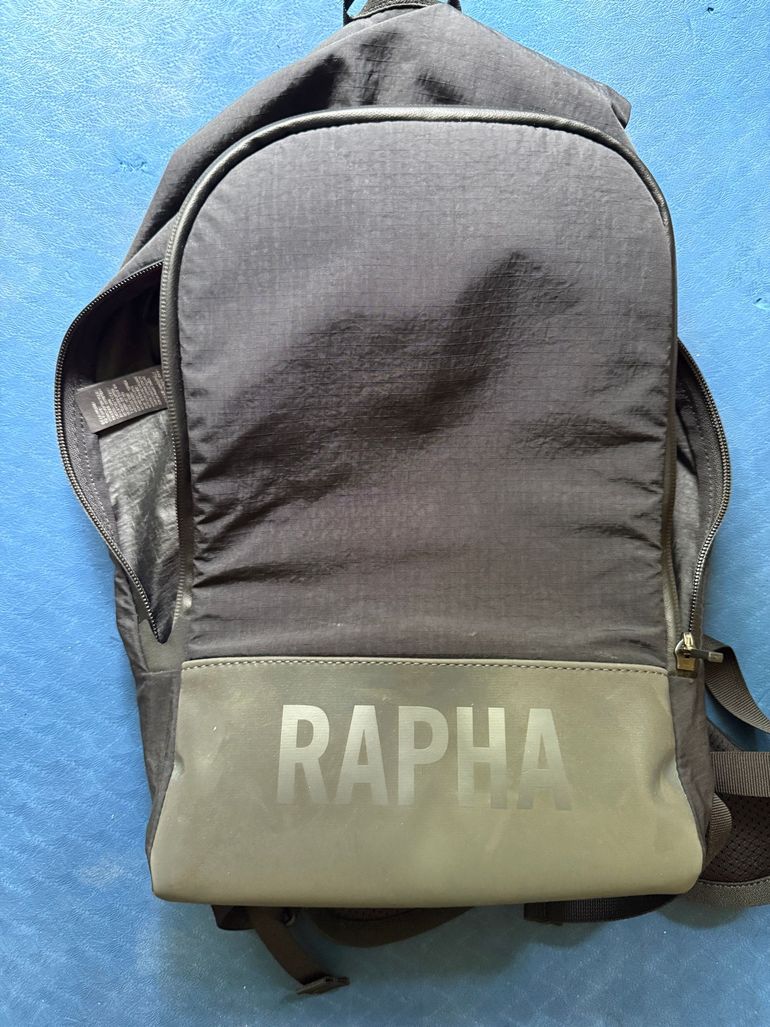 Used Rapha Pro Team Lightweight Rucksack 2024 bike — image 2 of 6