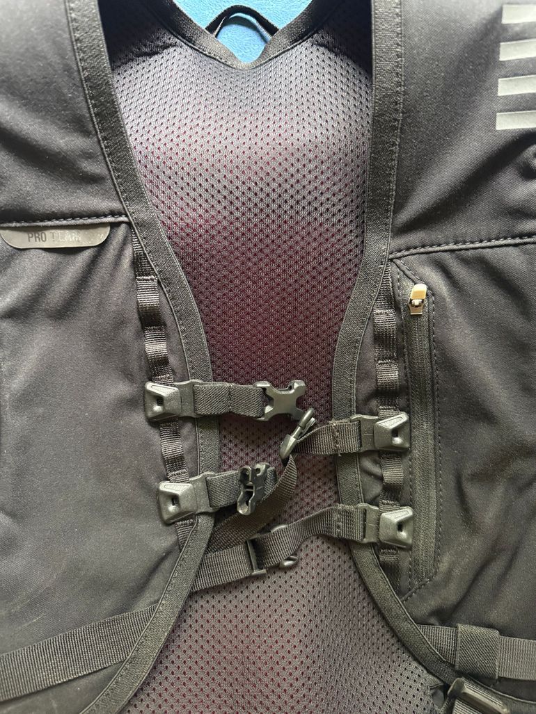 Used Rapha Pro Team Lightweight Rucksack 2024 bike — image 5 of 6
