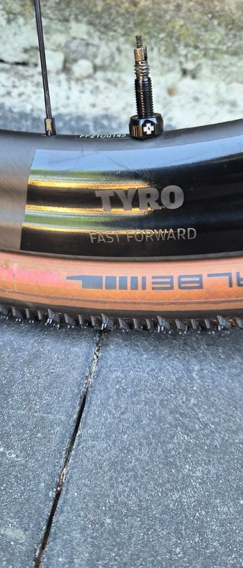 Used Ffwd Tyro 45mm Disc Brake Carbon Clincher Wheel Set 2021 bike — image 5 of 8