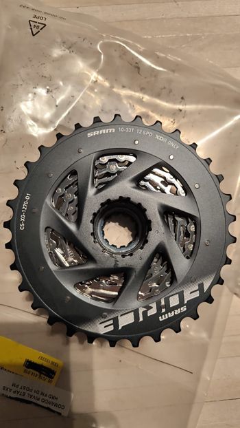 Used Sram Force 10/33 12-speed 2024 bike — image 2 of 3