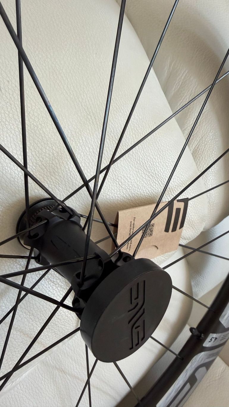 Used Enve SES 4.5 2025 bike — image 4 of 9