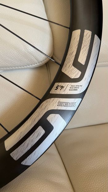 Used Enve SES 4.5 2025 bike — image 2 of 9