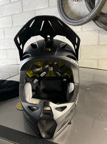 Used dainese Linea 01 MIPS Full-Face MTB Helmet 2025 bike — image 2 of 2