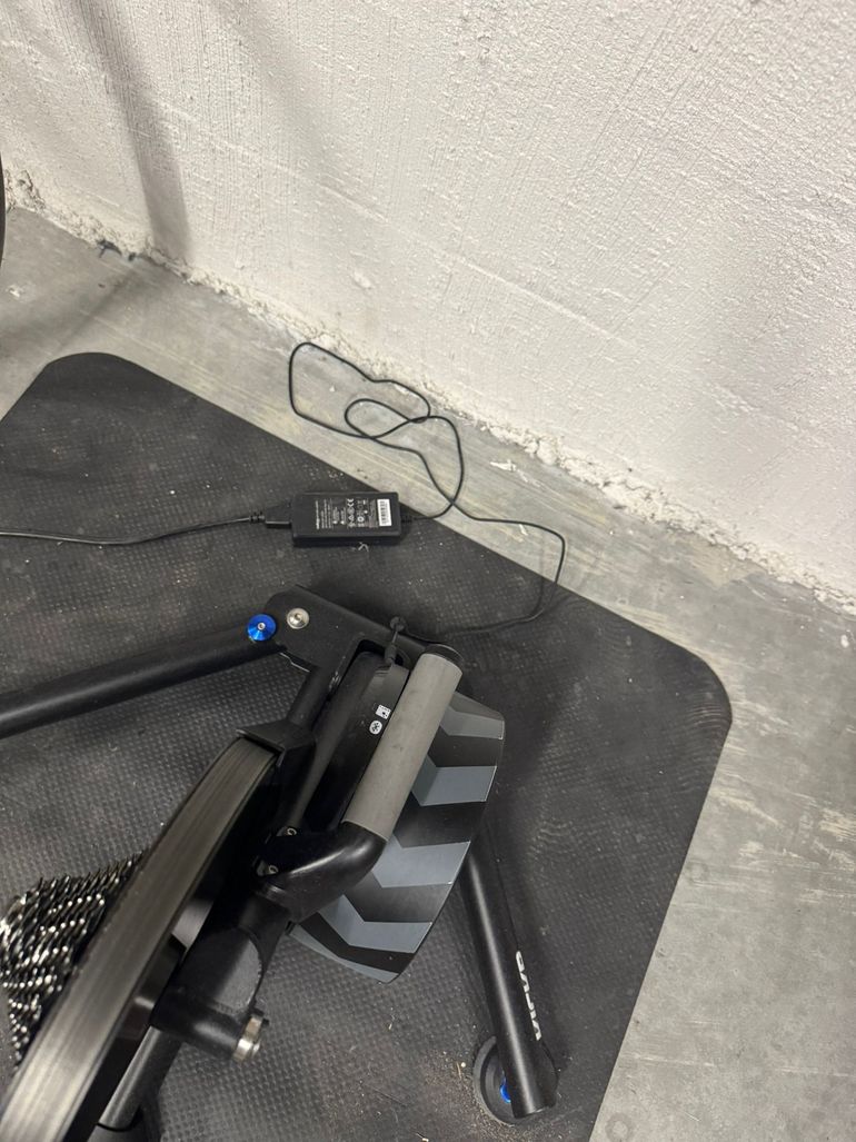 Used Wahoo KICKR v5 Smart Trainer 2021 bike — image 2 of 5