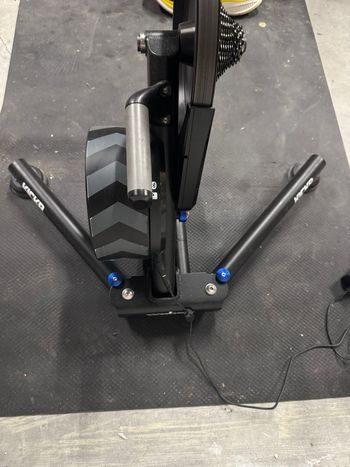 Used Wahoo KICKR v5 Smart Trainer 2021 bike — image 4 of 5