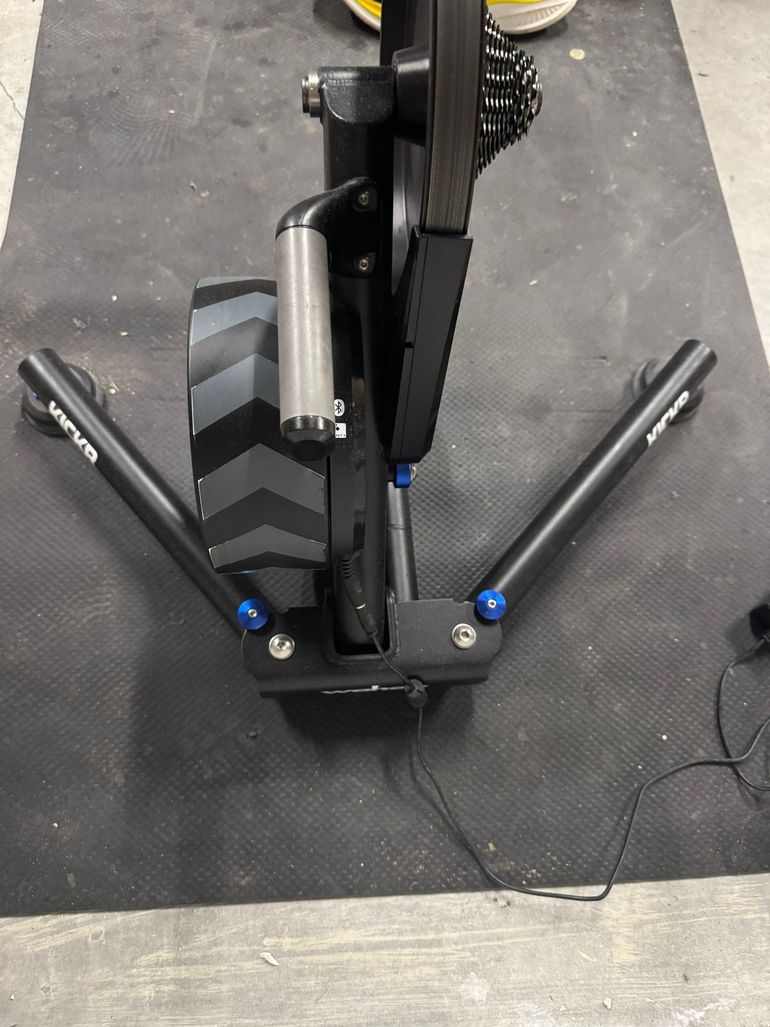 Used Wahoo KICKR v5 Smart Trainer 2021 bike — image 4 of 5
