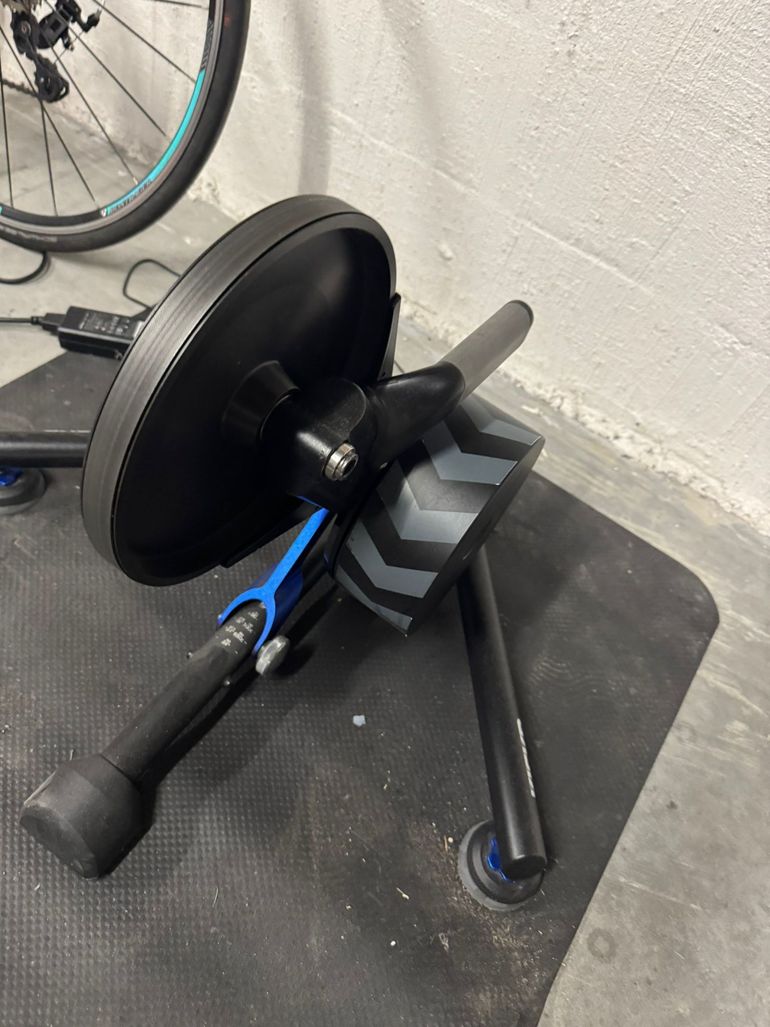 Used Wahoo KICKR v5 Smart Trainer 2021 bike — image 5 of 5