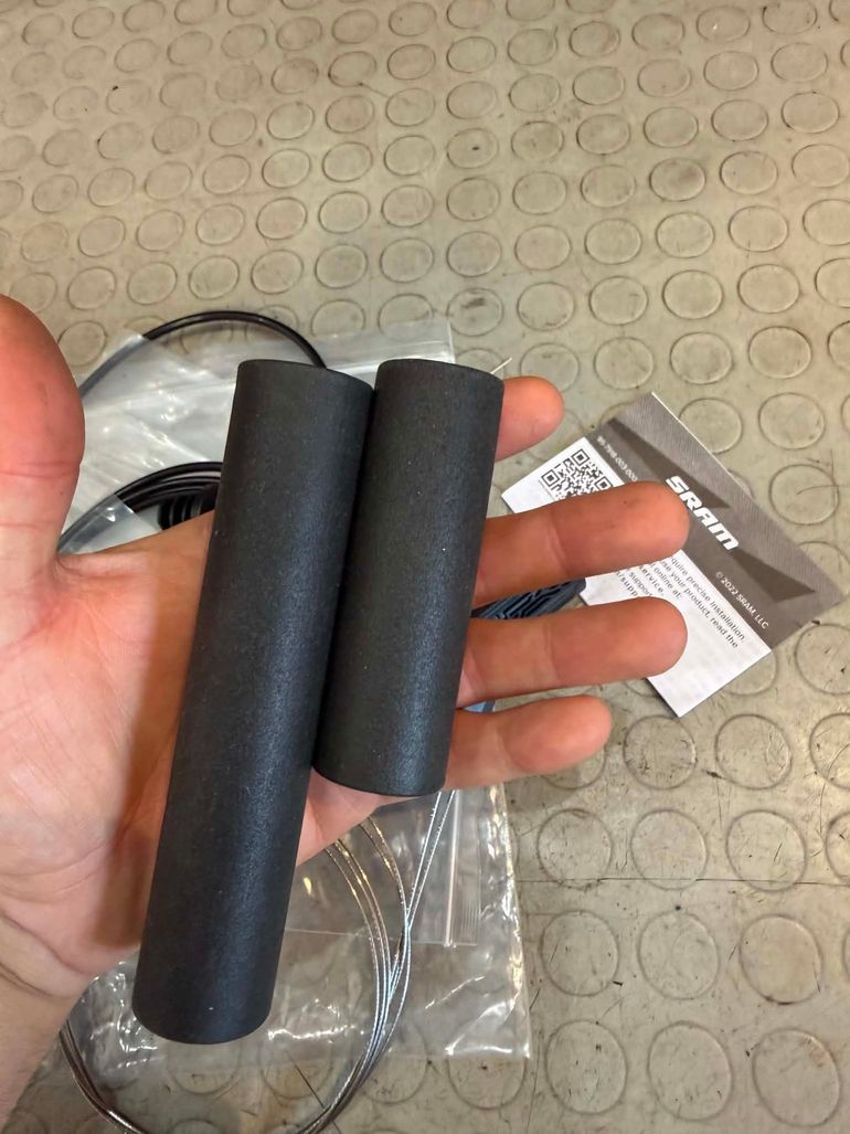 Used Sram rockshox twistloc 3 position ROCK SHOX bike — image 6 of 12