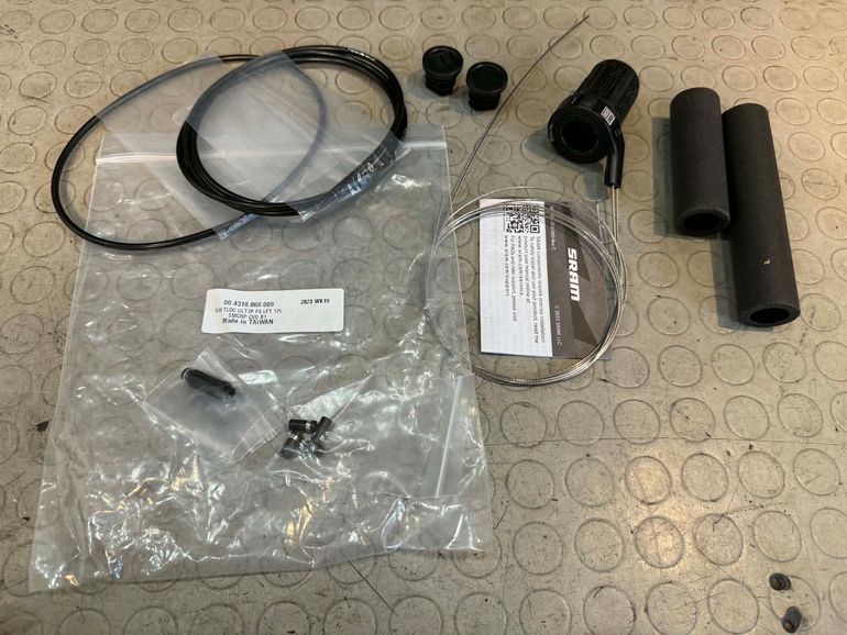 Used Sram rockshox twistloc 3 position ROCK SHOX bike — image 1 of 12