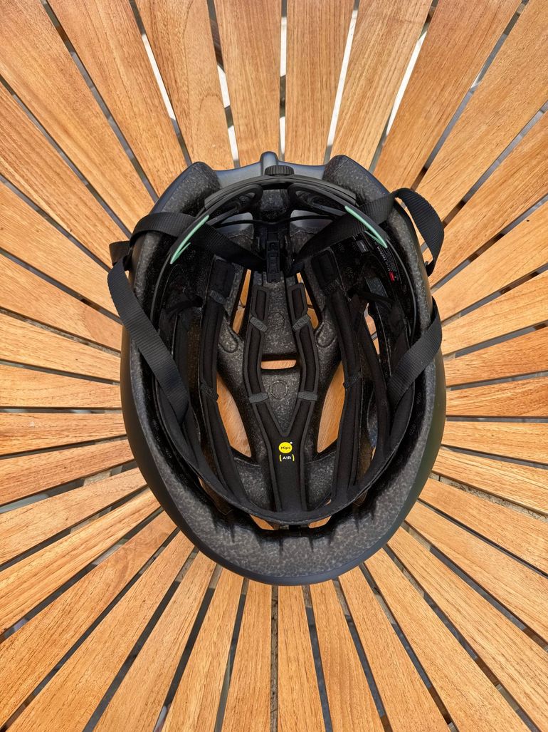 Used MET Trenta 3K Carbon MIPS Helmet bike — image 5 of 6