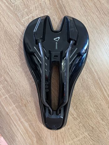 Used Bontrager Hilo Pro Carbon Saddle bike — image 3 of 6