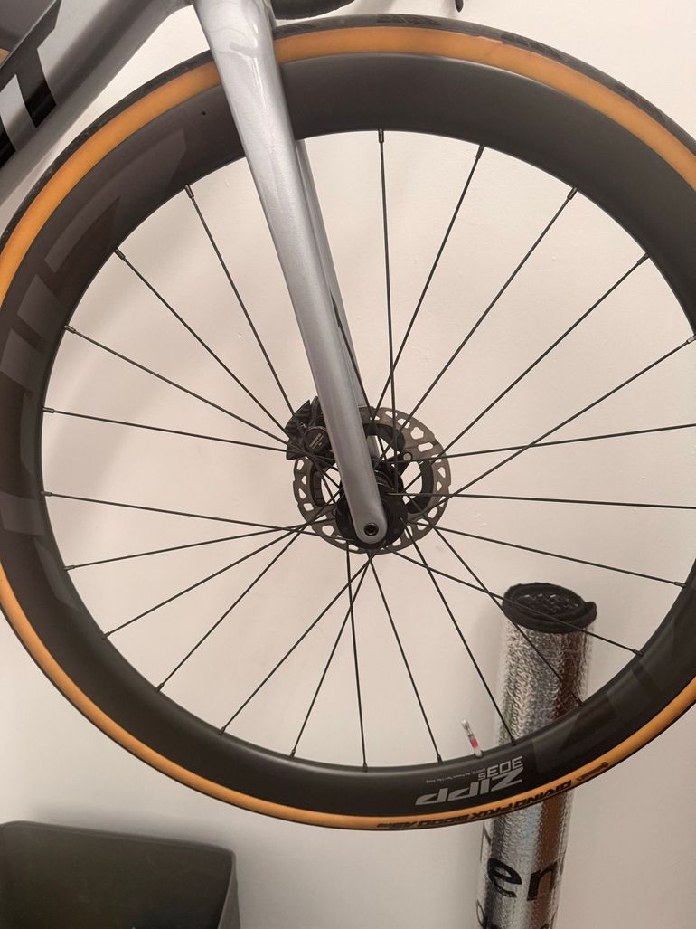 Used Zipp 303S Carbon Tubeless Disc Wheelset bike — image 1 of 4