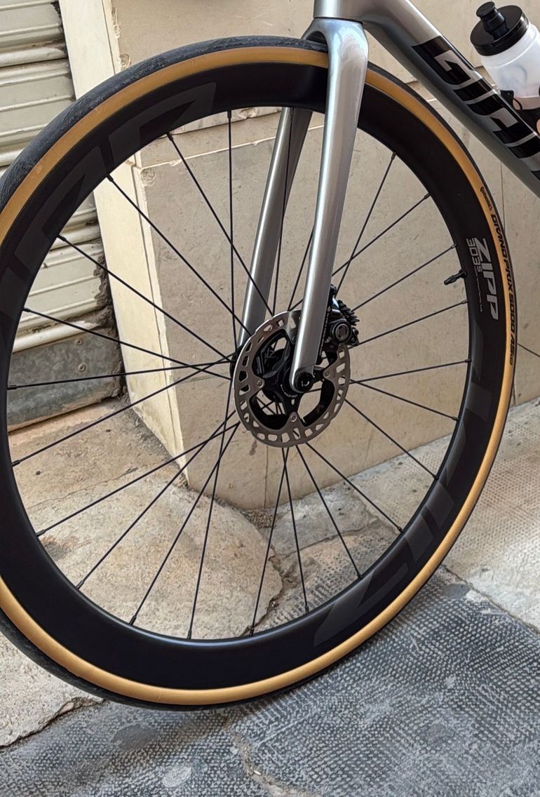 Used Zipp 303S Carbon Tubeless Disc Wheelset bike — image 4 of 4