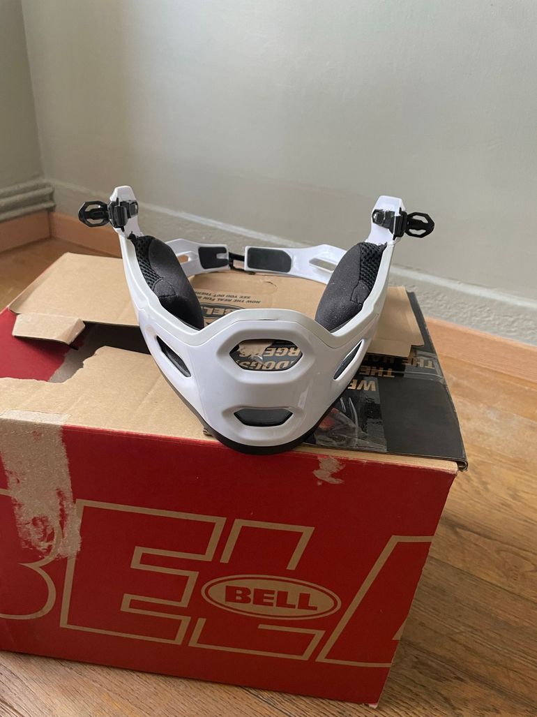 Used Bell super 3r mips 2022 bike — image 10 of 12