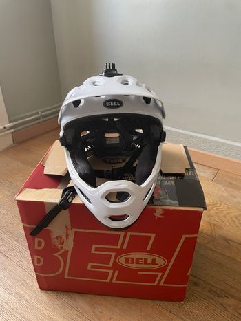 Used Bell super 3r mips 2022 bike — image 4 of 12