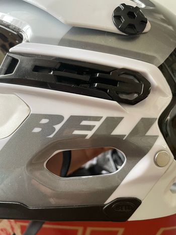 Used Bell super 3r mips 2022 bike — image 12 of 12