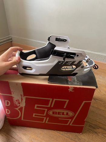 Used Bell super 3r mips 2022 bike — image 11 of 12