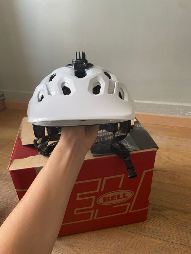 Used Bell super 3r mips 2022 bike — image 9 of 12