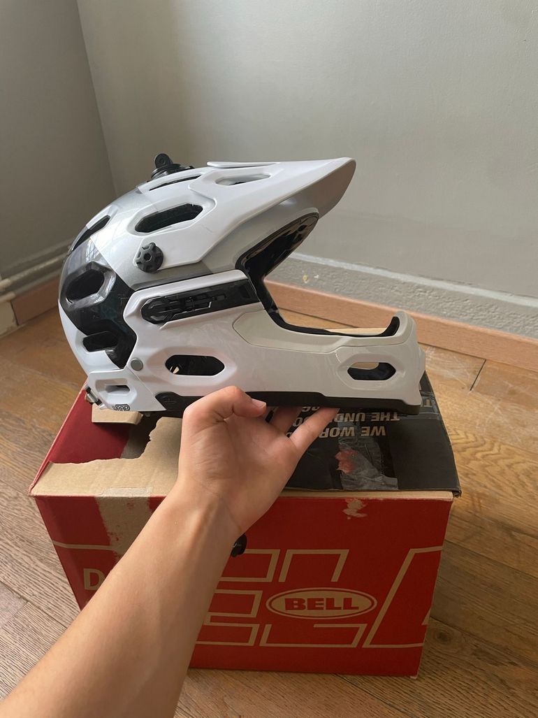 Used Bell super 3r mips 2022 bike — image 2 of 12