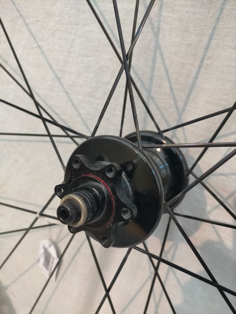 Used Zipp 202 Firecrest Carbon Rear Wheel 700c Disc 6-Bolt QR bike — image 4 of 11