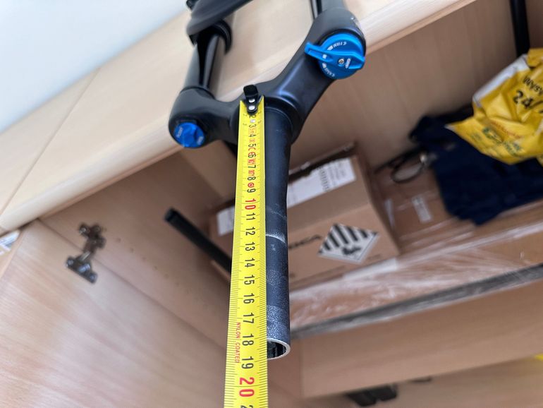 Used Fox 34 FLOAT PERFORMANCE SERIES 140MM GRIP 2024 bike — image 4 of 5