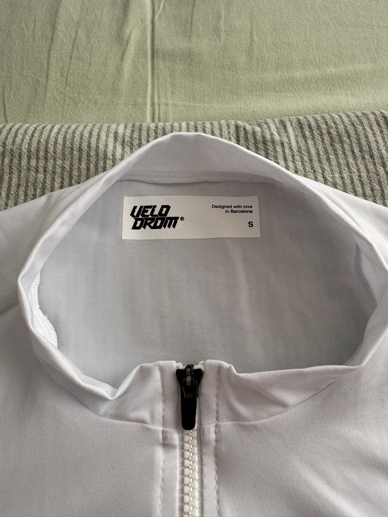 Used velodrom Cargo Bibs, Short & Long Jersey, Gilet 2026 bike — image 2 of 17
