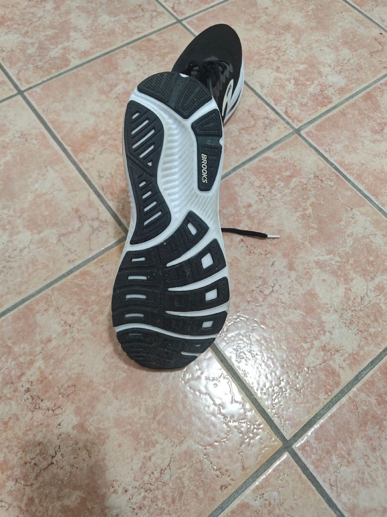 Used Brooks ghost 2025 bike — image 2 of 7