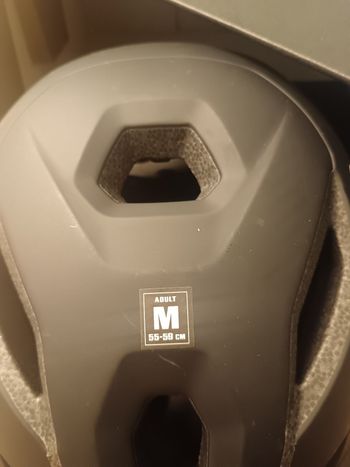 Used Oakley ARO5 Race MIPS Helmet 2025 bike — image 4 of 5