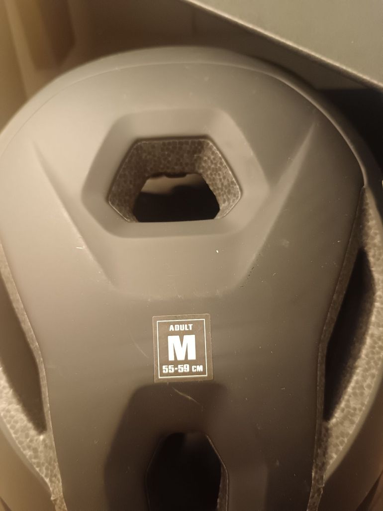 Used Oakley ARO5 Race MIPS Helmet 2025 bike — image 4 of 5