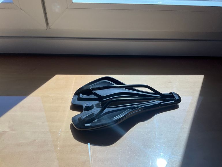 Used Giant Fleet SL Saddle 2025 bike — image 3 of 5