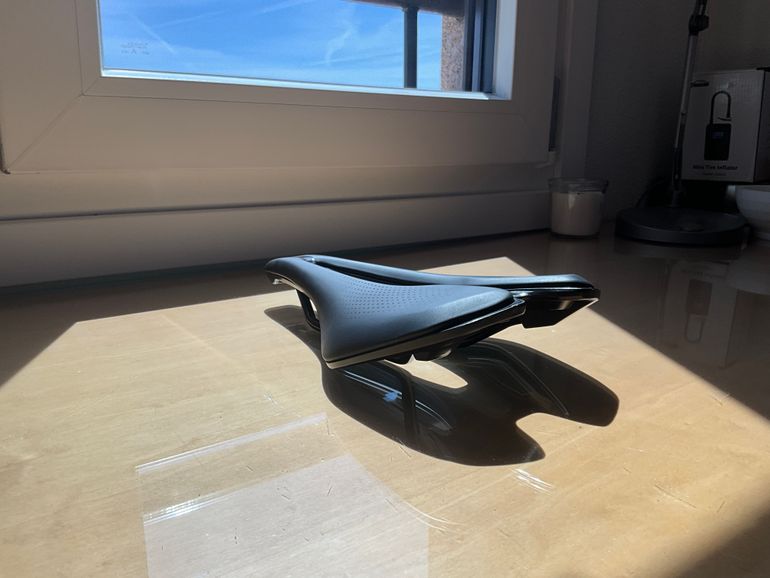 Used Giant Fleet SL Saddle 2025 bike — image 4 of 5