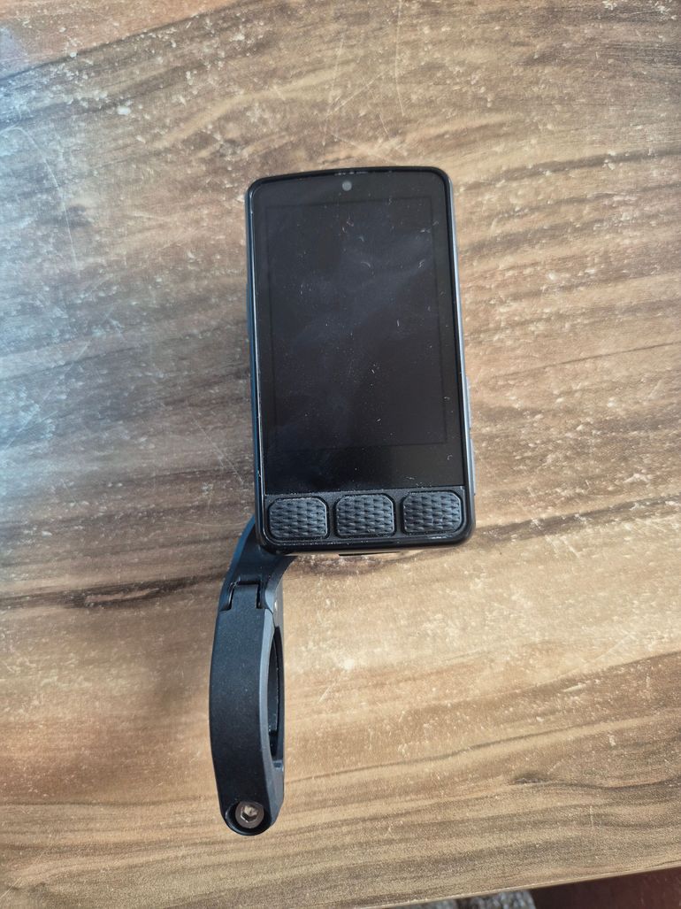 Used Wahoo ELEMNT ROAM 3 GPS Bike Computer 2025 bike — image 1 of 3