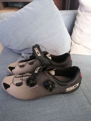 Used Sidi carbon composit bike — image 2 of 6