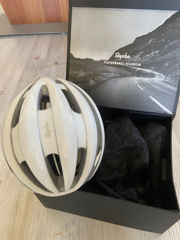 Used Rapha Casque Cyclisme Blanc Taille S bike — image 1 of 3