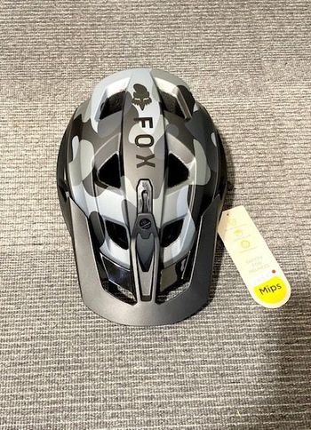 Used Fox Racing Speedframe Helmet 2025 bike — image 3 of 4