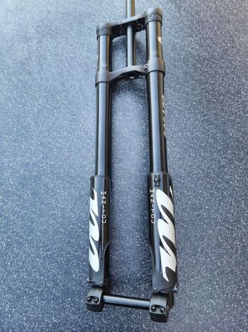 Used Manitou Dorado COMP Gen2 Coil 203mm bike — image 9 of 10