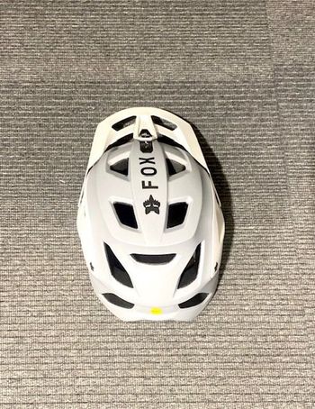 Used Fox Racing Speedframe Helmet 2025 bike — image 2 of 4