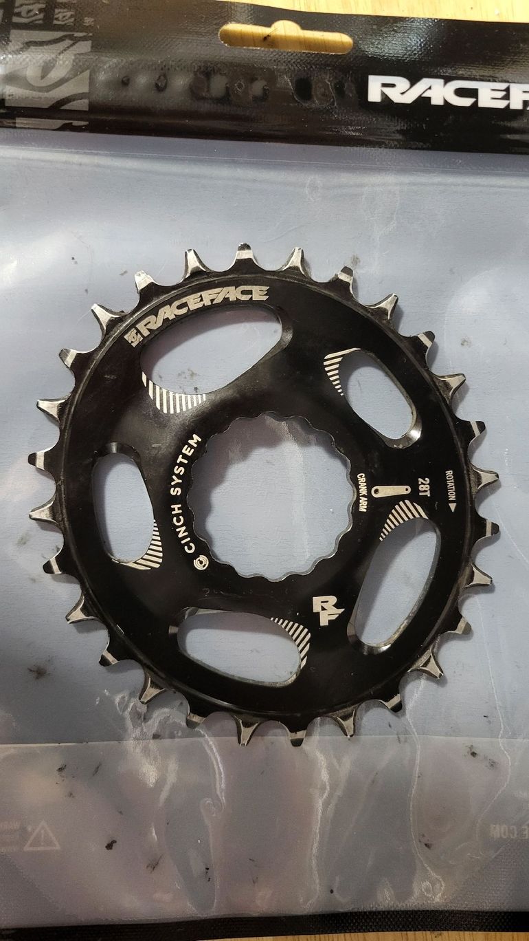 Used Race Face Plateau Ovale Cinch Direct Mount 28 dents bike — image 3 of 3