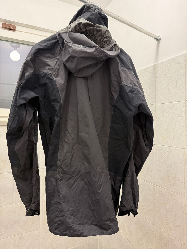 Used montura Guscio Hardshell Gore-Tex bike — image 2 of 8