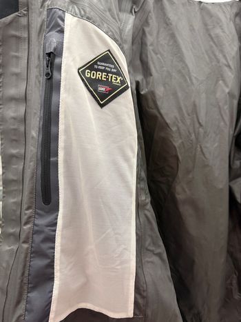 Used montura Guscio Hardshell Gore-Tex bike — image 7 of 8