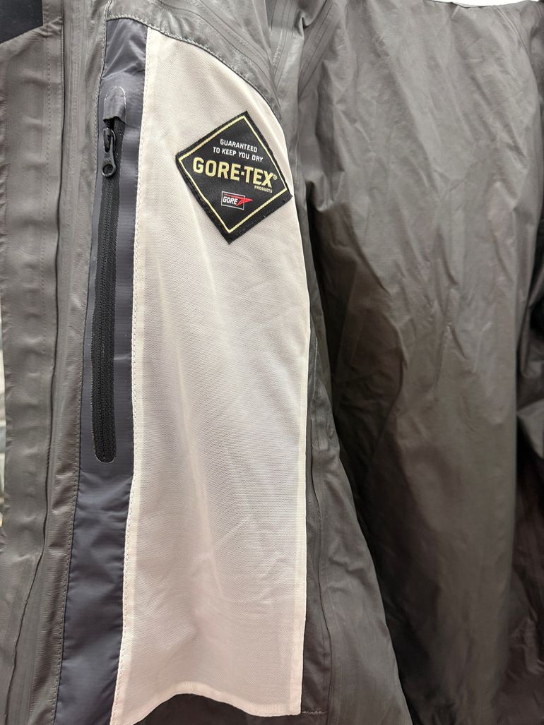 Used montura Guscio Hardshell Gore-Tex bike — image 7 of 8