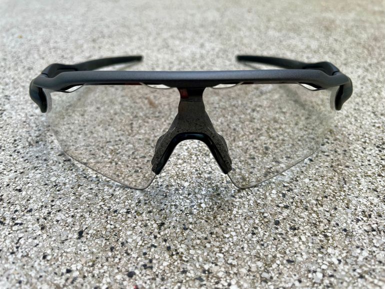 Used Oakley Radar EV Path Photochromic 2024 bike — image 2 of 6