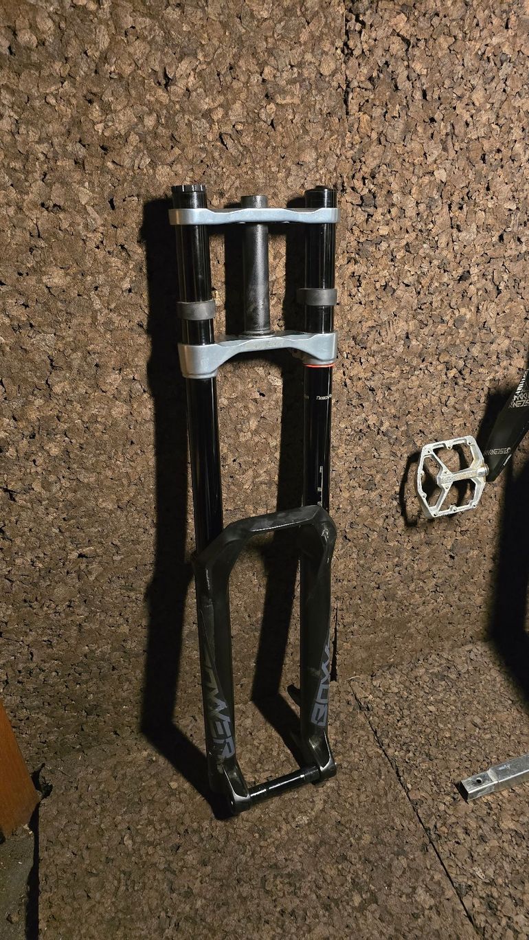 Used RockShox Boxxer Select 2023 bike — image 1 of 8